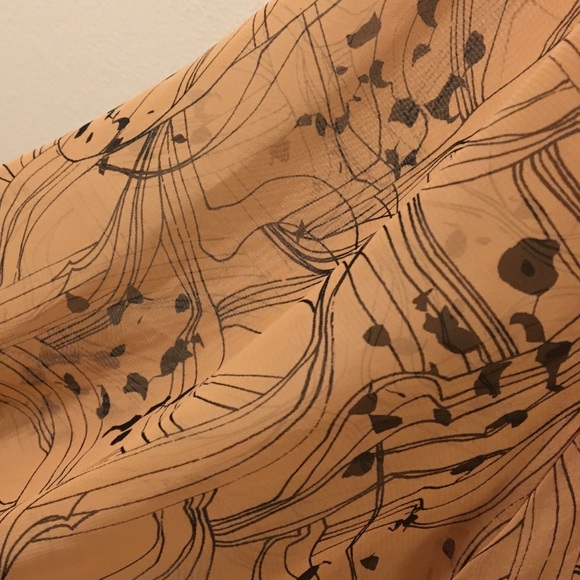 Professional Flowy Buttoned Blouse - Picture 5 of 5